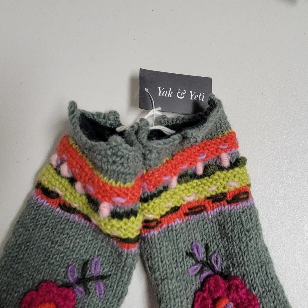 Yak N Yety NWT Handmade Knit Fingerless Gloves Floral Crochet Details 100% Wool.